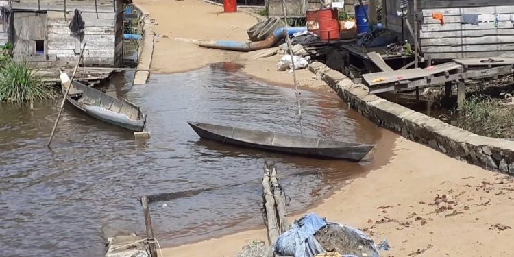 Proyek Siring Jalan Desa Sungai Mitak Dianggap Gagal Konstruksi