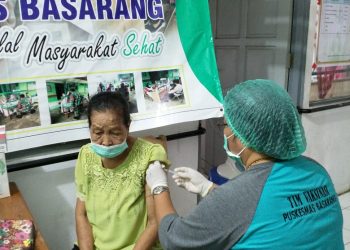 Vaksinasi Lansia Desa Pangkalan Sari Berjalan Lancar
