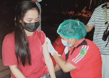 Satgas Covid-19 Bersama Polresta Palangka Raya Vaksinasi Pengunjung Cafe