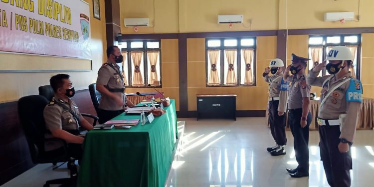 Propam Polres Seruyan Sidang Disiplin Oknum Anggotanya yang Mangkir Berdinas