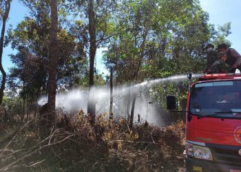 Polsek Danau Sembuluh Siram Areal Rawan Karhutla
