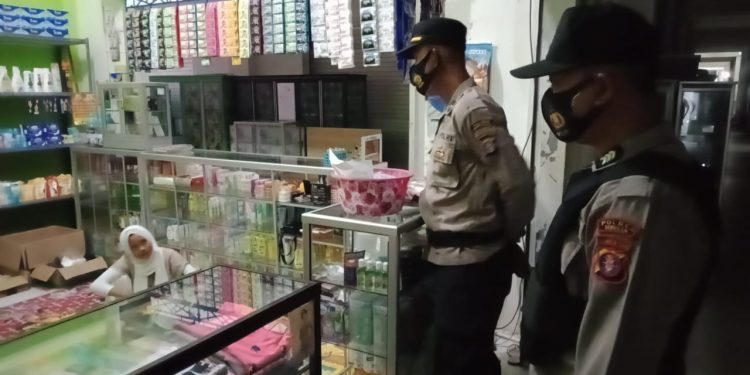 Tim Yustisi Polres Seruyan Sasar Pasar Saik, Berikan Himbauan Prokes