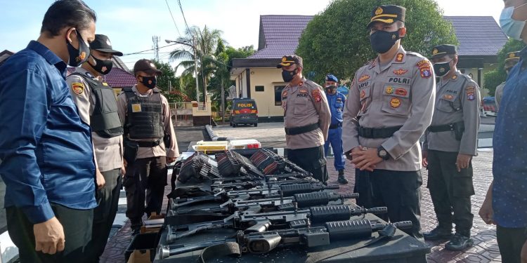 Kapolres Seruyan Lakukan Pemeriksaan Senpi Dinas