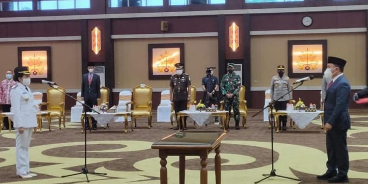 Puji Rustaty Narang Dilantik Jadi Bupati Pulang Pisau