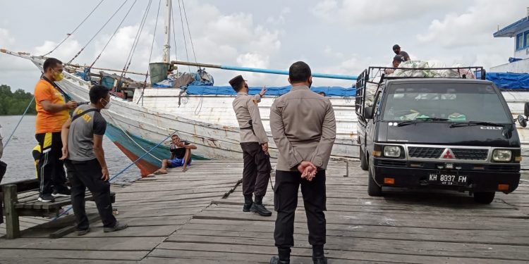 Kapolres Seruyan Pantau Aktivitas di Pelabuhan KP3 Kuala Pembuang