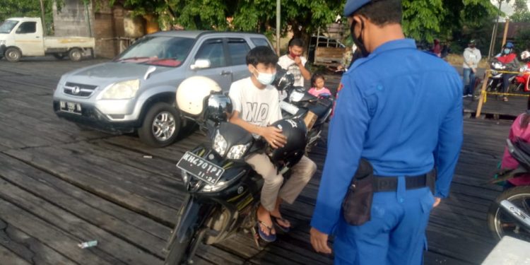 Personil Satpolairud Polres Seruyan Laksanakan Polmas