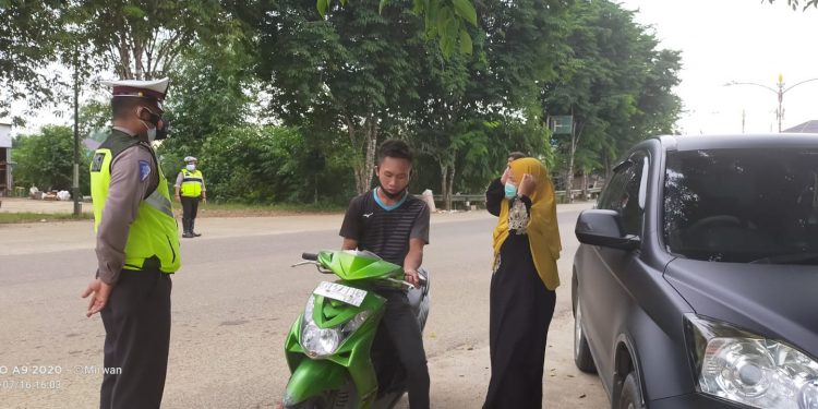 Diingatkan Warga Mura Selain Masker Juga Gunakan Helm Saat Berkendara