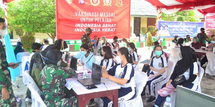 Vaksinasi Massal Covid-19 Bagi Pelajar SMA dan SMP Dilaksanakan di Palangka Raya