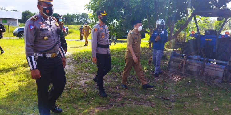 Kapolres Seruyan dan Tim Satgas Covid-19 Apel Bersama dan Penyerahan Bansos