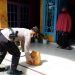 Kapolres Seruyan Serahkan Bansos kepada Warga yang Melakukan Isoman