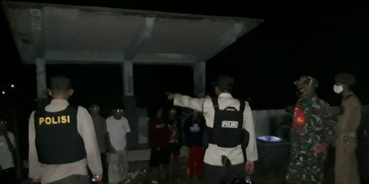 Polisi Bubarkan Sekelompok Remaja Tanggung Sedang Berkerumun