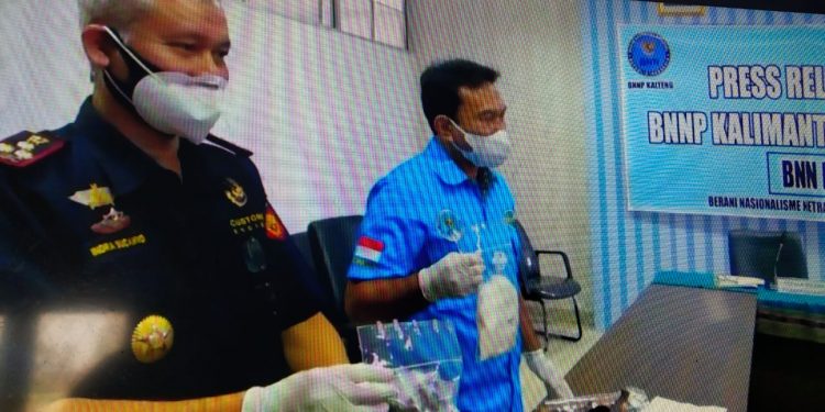 BNNP Kalteng Gagalkan Penyelundupan Sabu yang Disimpan Dalam Sendal