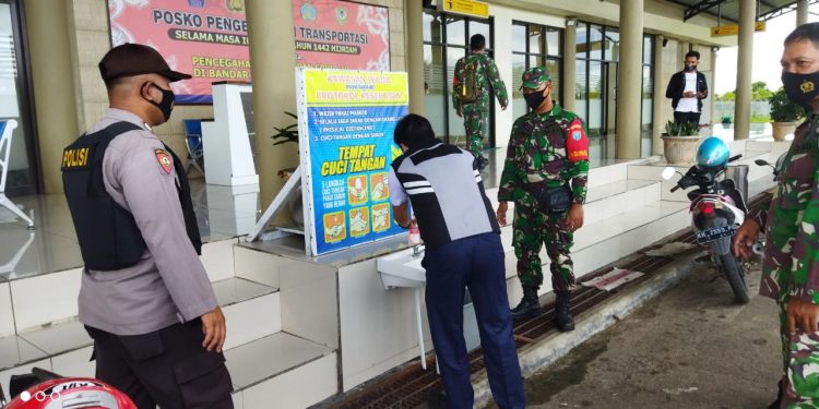 Pastikan Patuhi Prokes, Personil Polsek Seruyan Hilir Lakukan Kegiatan Yustisi