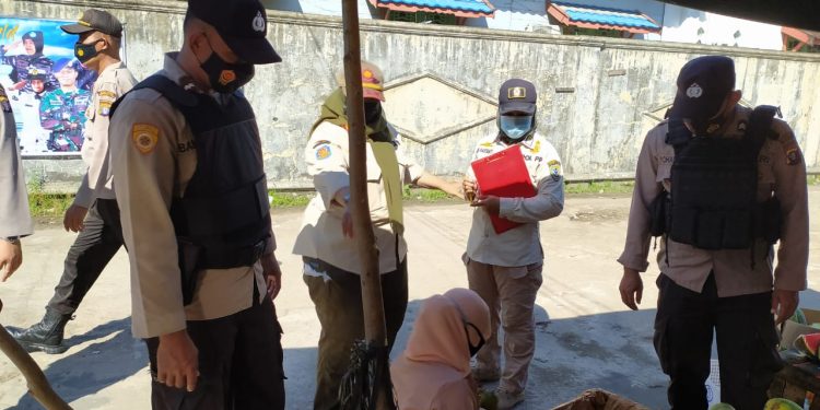 Tim Yustisi Gencarkan Himbauan di Pasar Saik Kuala Pembuang