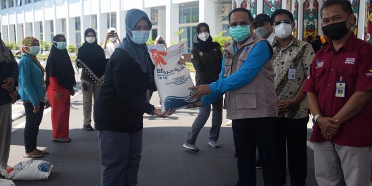 Pemprov Kalteng Salurkan Bantuan Sosial Bagi Masyarakat Terdampak Covid-19