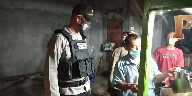Tim Yustisi Polres Seruyan Himbau Warga Kuala Pembuang Terapan Prokes