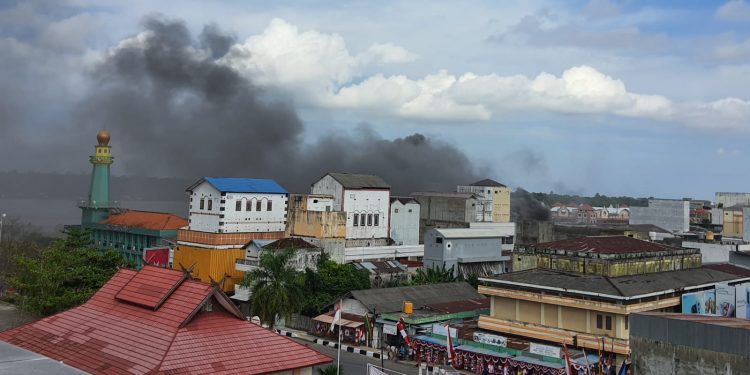 Api Hanguskan Dapur Rumah Makan dan Gudang di Pasar Inpres Sampit