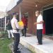 Kapolres Seruyan Serahkan Bansos ke Warga Terdampak Covid-19 di Hanau   