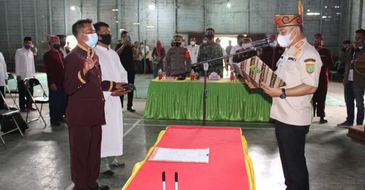 Eddy Raya Lantik Damang Kepala Adat Kecamatan Dusun Utara