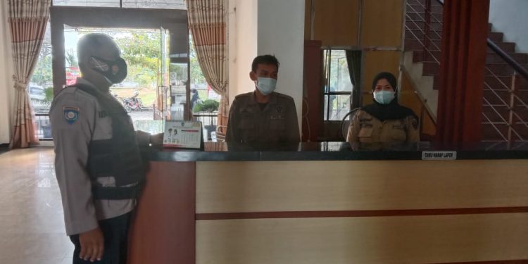 Sat Binmas Sambang Pos Jaga Sat Pol PP di Perkantoran Pemkab Seruyan