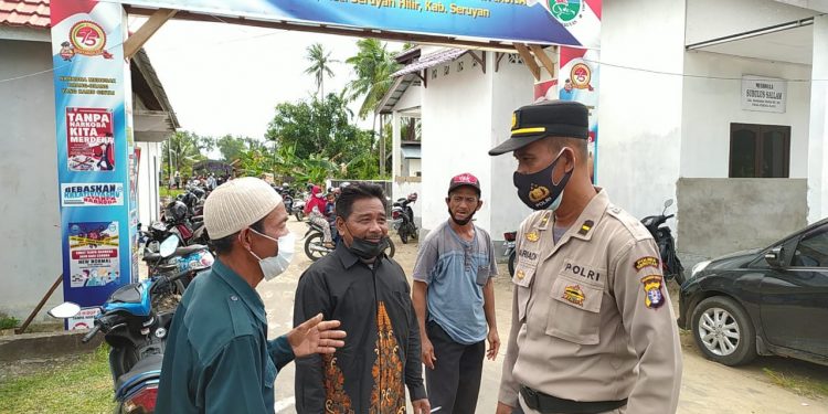 Tim Yustisi Polres Seruyan Bersama Sat Pol PP Berikan Himbauan Prokes