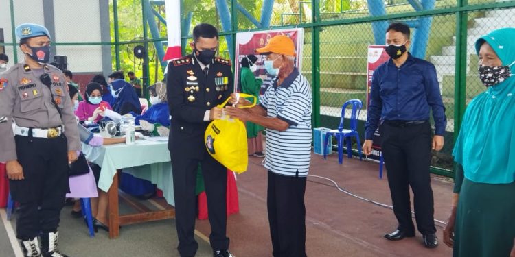 Ada Pembagian Sembako Saat Kegiatan Vaksinasi Polres Seruyan