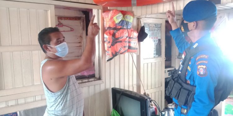 Satpolairud Polres Seruyan Berikan Himbauan Keselamatan Berlayar