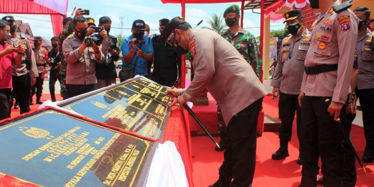Kapolda Resmikan Gedung SPKT dan Penandatanganan Prasasti di Polres Seruyan