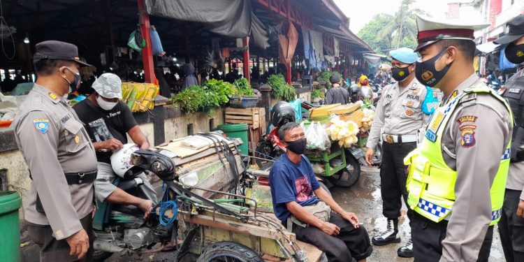 Satlantas Polres Seruyan Bersama Petugas Ops Yustisi Sambangi Pasar Saik