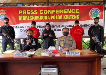 Polda Kalteng Amankan Tersangka dan Barbuk Sabu Lebih 800 Gram