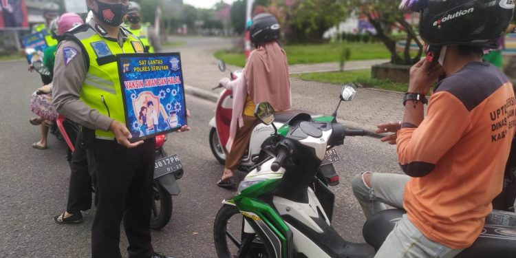 Sat Lantas  Polres Seruyan Gencarkan Himbauan Prokes