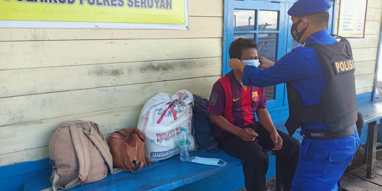 Kampanyekan Prokes Covid-19 Satpolairud Polres Seruyan Sambangi Warga