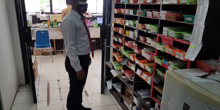 Satres Narkoba Polres Seruyan Cek Ketersediaan Obat di Apotik
