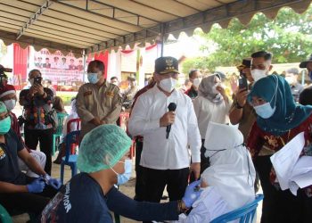 Gubernur Kalteng H. Sugianto Sabran Pantau Vaksinasi Pelajar