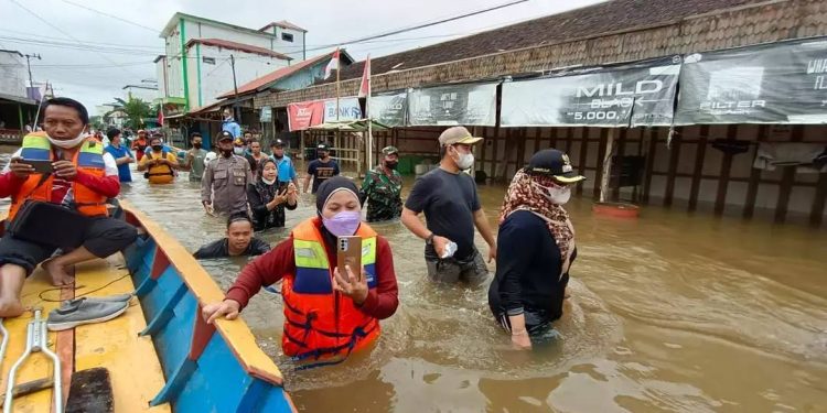 Wabub Kotim Salurkan Bantuan Korban Banjir di Mentaya Hulu