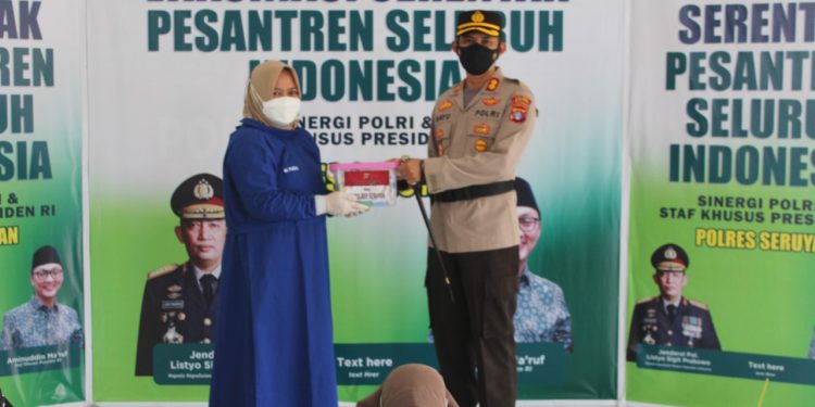 Kapolres Seruyan Cek dan Tinjau Vaksinasi Massal di Gerai Presisi