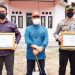 Bupati Seruyan Serahkan Penghargaan ke Polres Seruyan Atas Inovasi Pelayanan Publik SKCK
