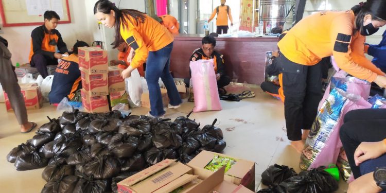 BPBD Mura Salurkan 200 Paket Sembako ke Warga Terdampak Banjir