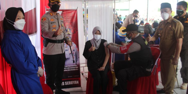 Bupati Seruyan Bersama Kapolres Monitoring Vaksinasi