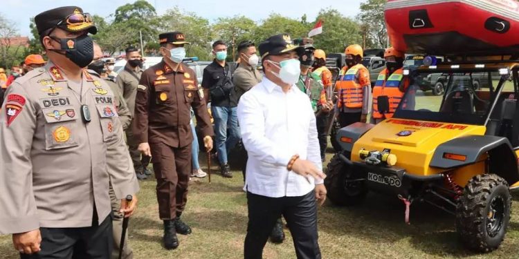 Kapolda Kalteng Bersama Gubernur Pimpin Apel Penanggulangan Banjir