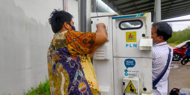 Kepala Lapupala Lakukan Sidak Insidentil Sekaligus Penertiban Jaringan Listrik