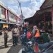 Tim Yustisi Polres Seruyan Bersama Sat Pol PP Berikan Himbauan Prokes