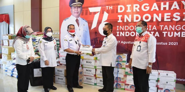 Seluruh OPD Kalteng Serahkan Bansos Bagi Korban Banjir