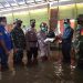 Polsek Danau Sembuluh Bersama Muspika Bagikan Sembako ke Warga Terdampak Banjir