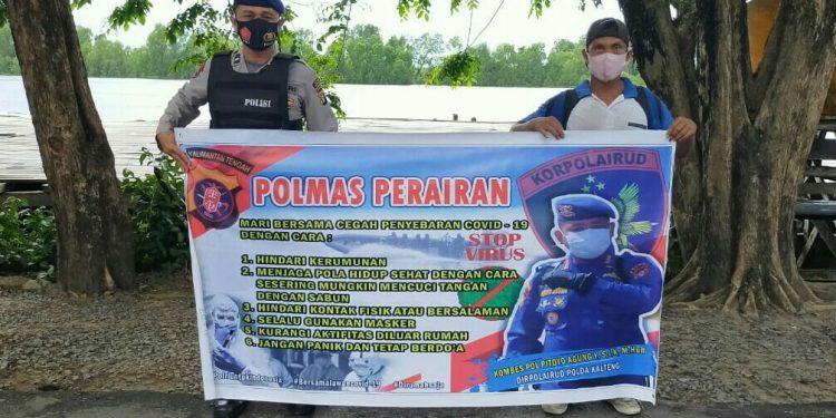 Satpolairud Polres Seruyan Selalu Ingatkan Warga Pesisir Taati Prokes