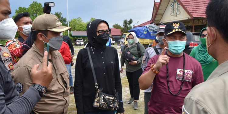 Gubernur Kalteng Berikan Bantuan Operasional Secara Pribadi Kepada Unsur Forum Koordinasi Kecamatan Kamipang