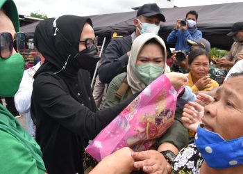 TP PKK Provinsi Kalteng Salurkan Bantuan Bagi Korban Banjir Katingan