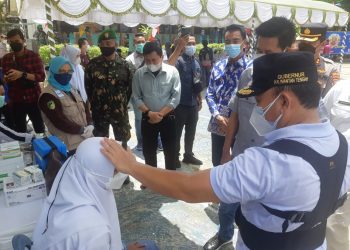 Kebut Vaksinasi Covid-19, Gubernur Kalteng Tinjau Vaksinasi Pelajar