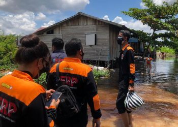 Tim ERP Bagikan Ratusan Paket Sembako Untuk Korban Banjir