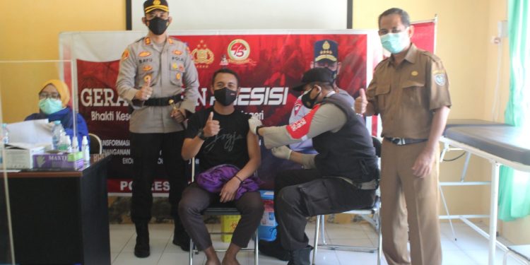 Kapolres Seruyan Cek dan Tinjau Vaksinasi Massal di Gerai Presisi